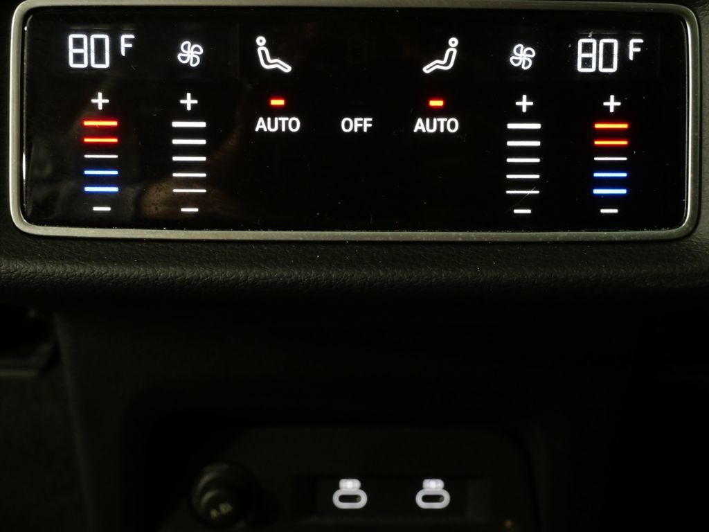 Used 2023 Audi e-tron Premium w/ Convenience Plus Package AWD/4WD image 25