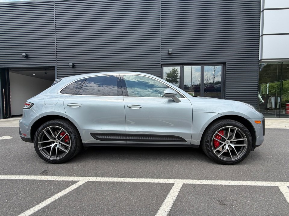 Certified 2022 Porsche Macan S AWD/4WD image 8