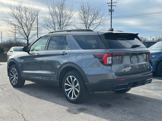 Used 2025 Ford Explorer ST-Line image 6