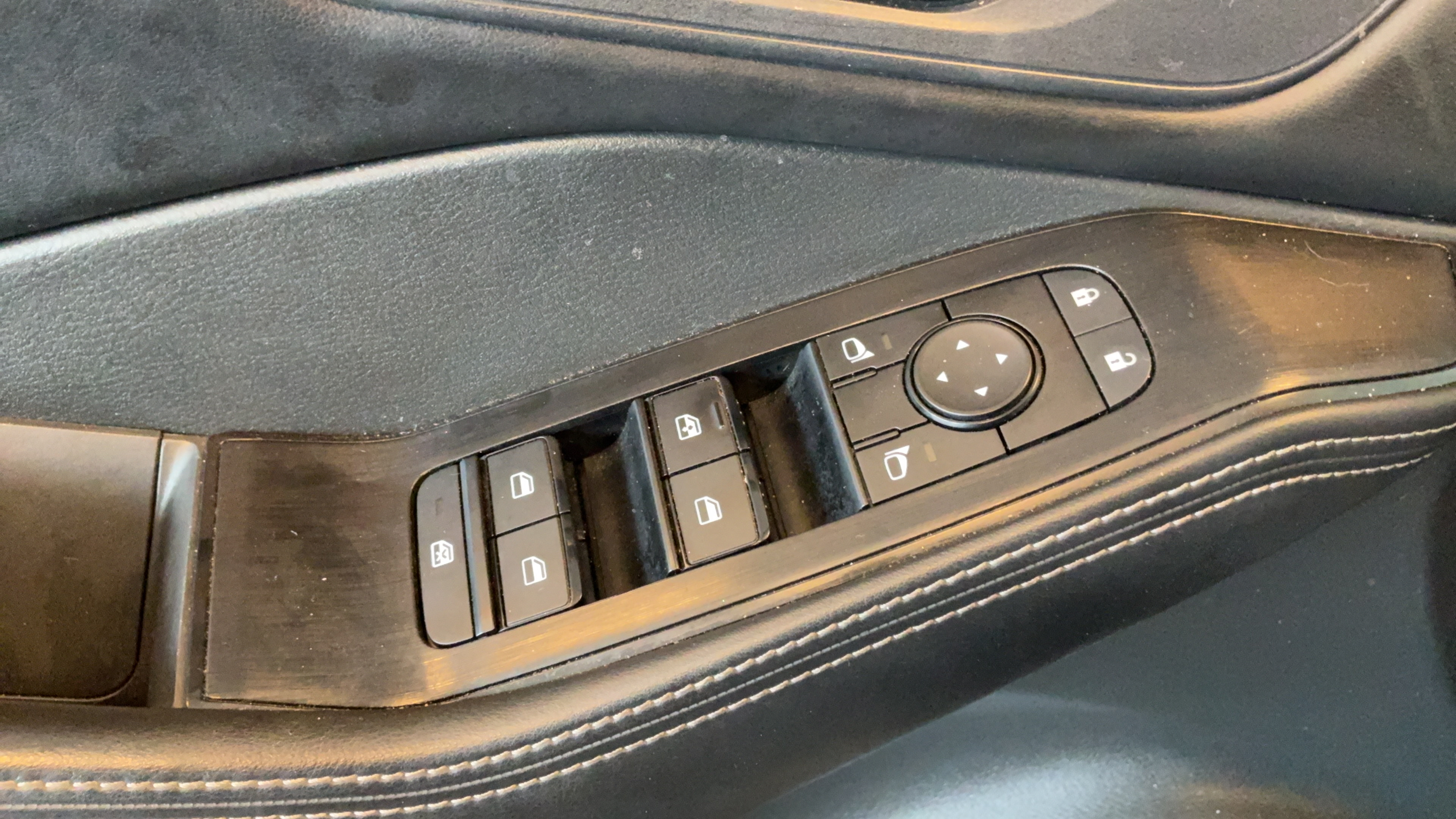 Used 2023 Nissan Rogue SV w/ SV Premium B Package FWD image 16