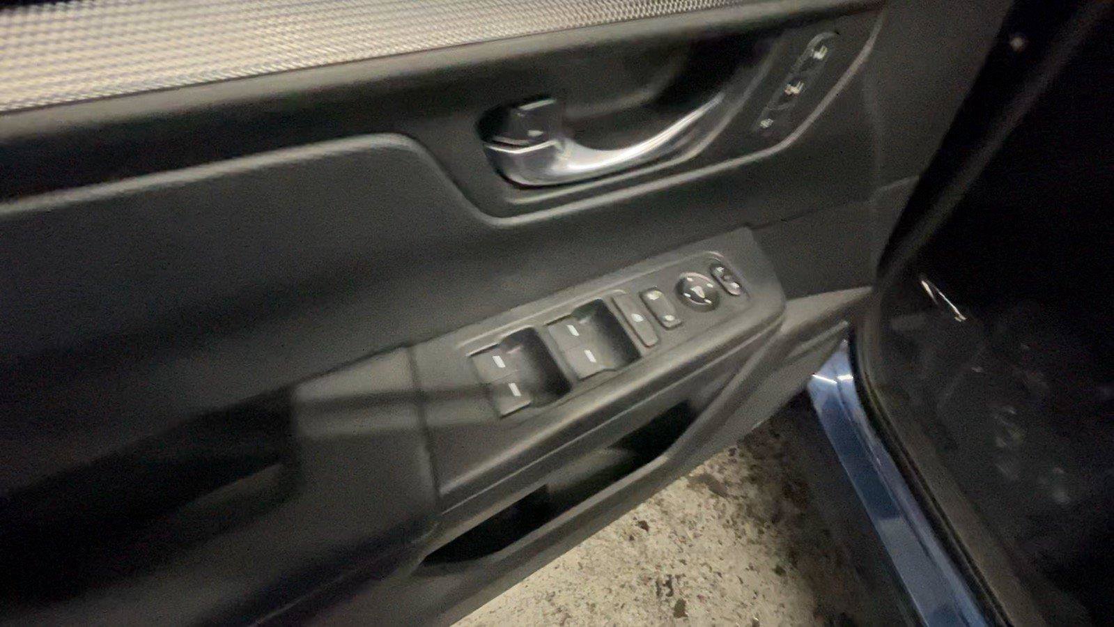 Used 2025 Honda CR-V Sport-L image 29
