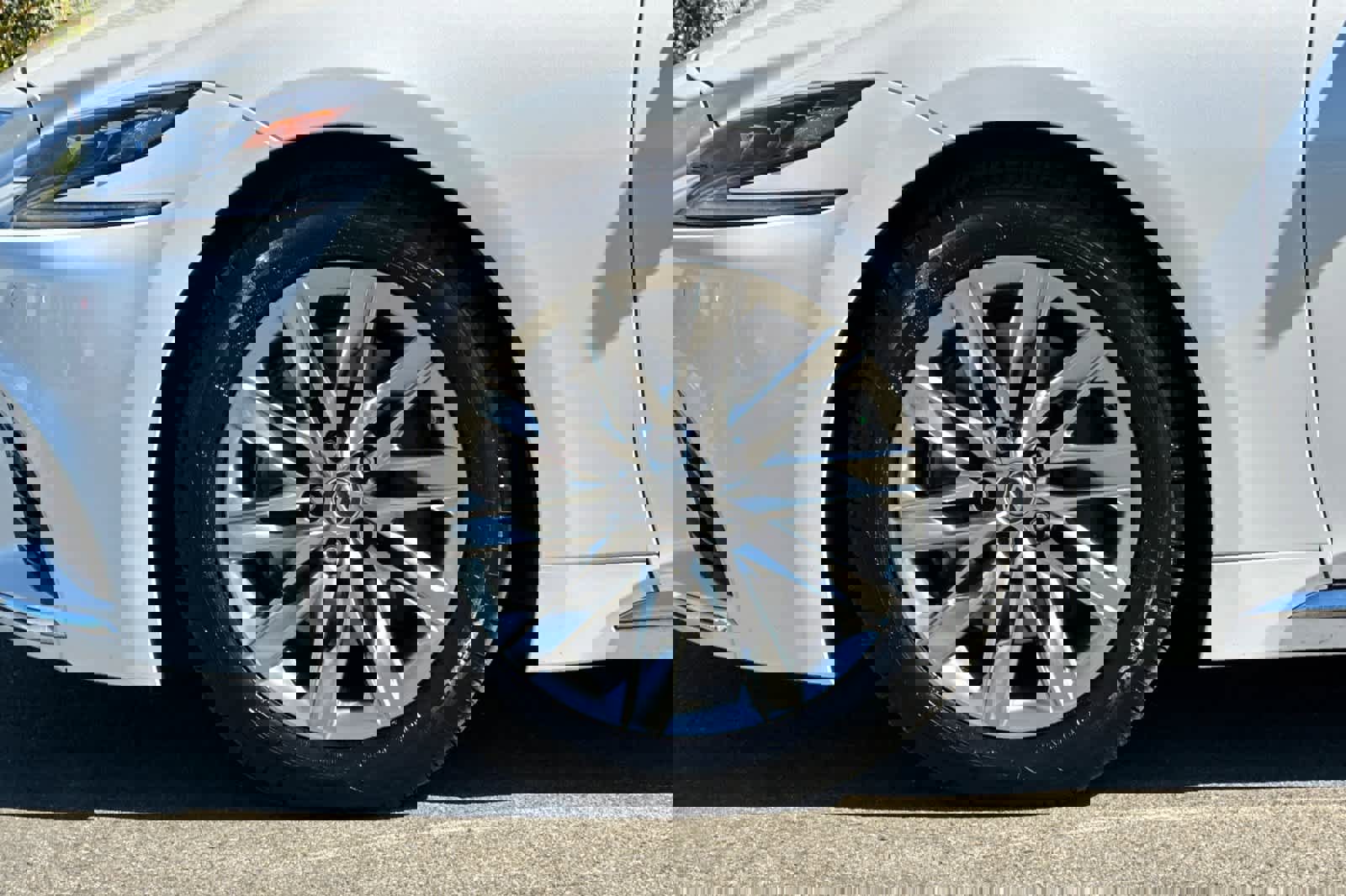 Used 2019 Lexus LS 500 w/ Interior Upgrade Package image 31