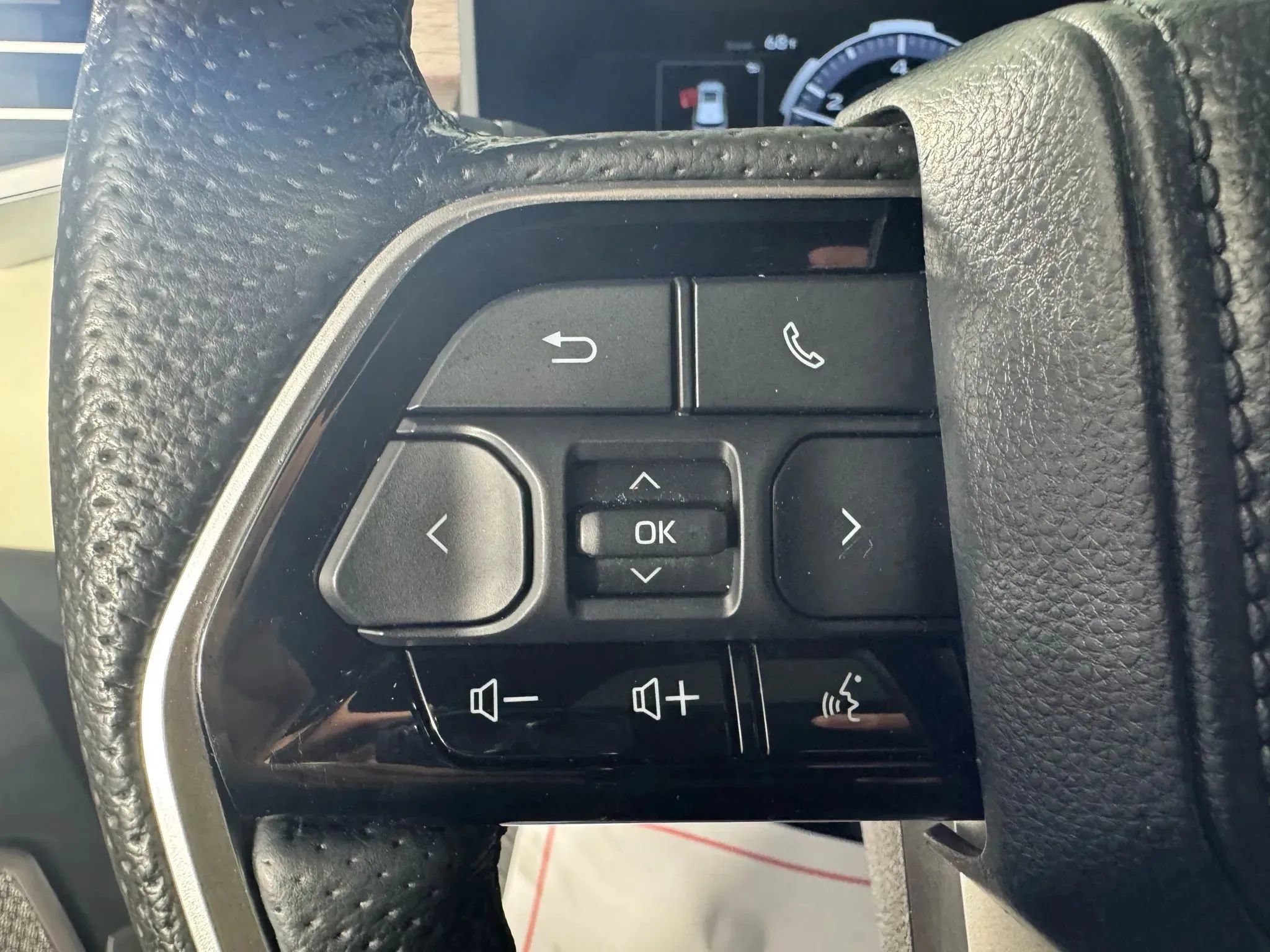 Used 2023 Toyota Sequoia Capstone AWD/4WD image 16