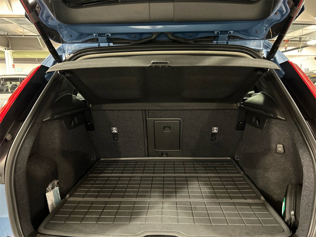 Certified 2024 Volvo XC40 B5 Plus w/ Protection Package Premier image 27