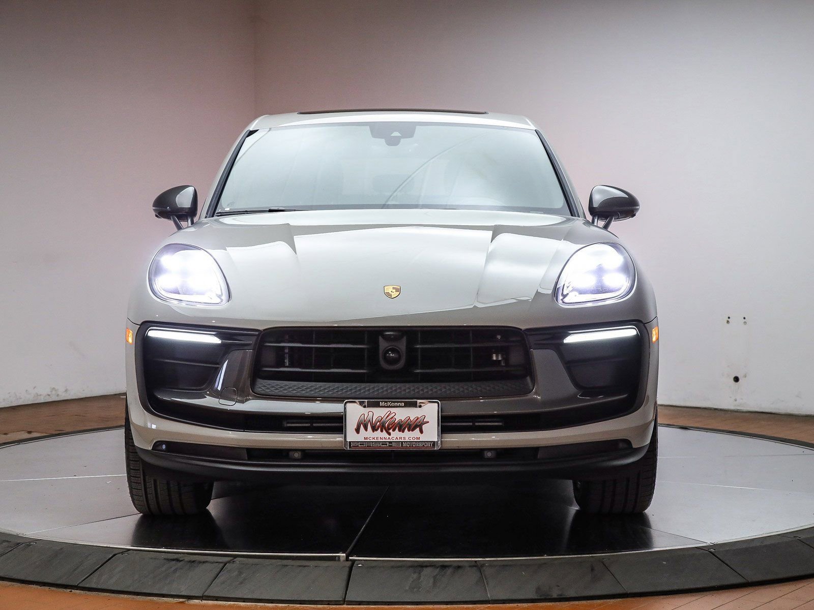 Certified 2025 Porsche Macan Turbo image 28