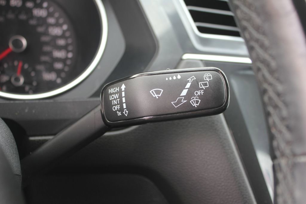 Used 2019 Volkswagen Tiguan SE image 17