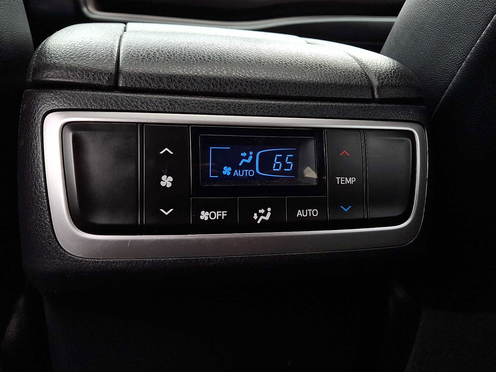 Used 2018 Toyota Highlander XLE AWD/4WD image 12