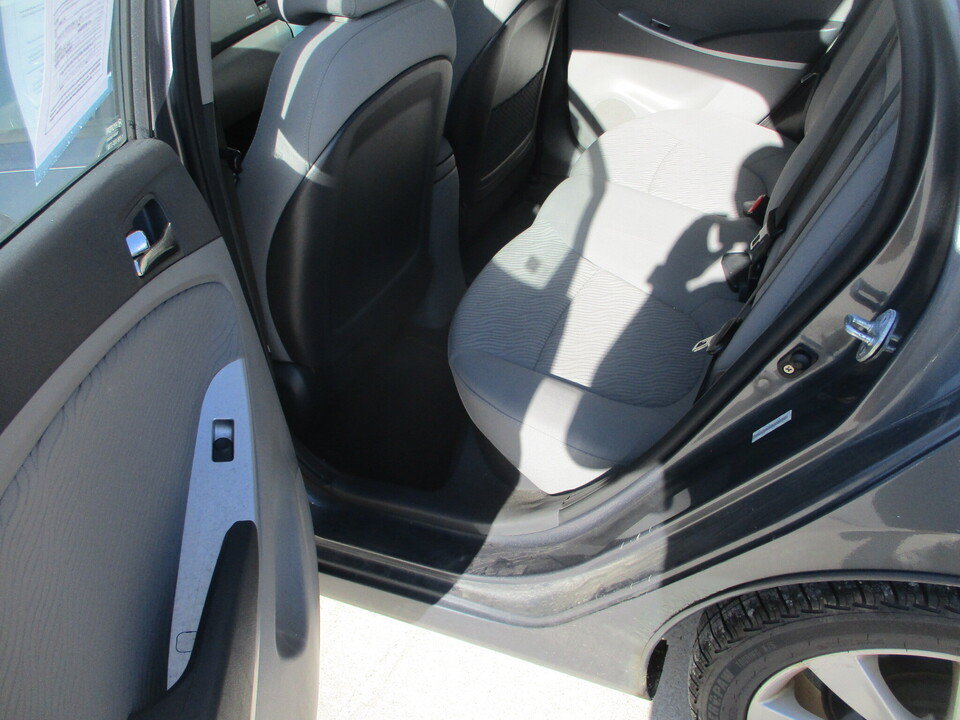 Used 2012 Hyundai Accent GLS w/ Premium Pkg 3 FWD image 8