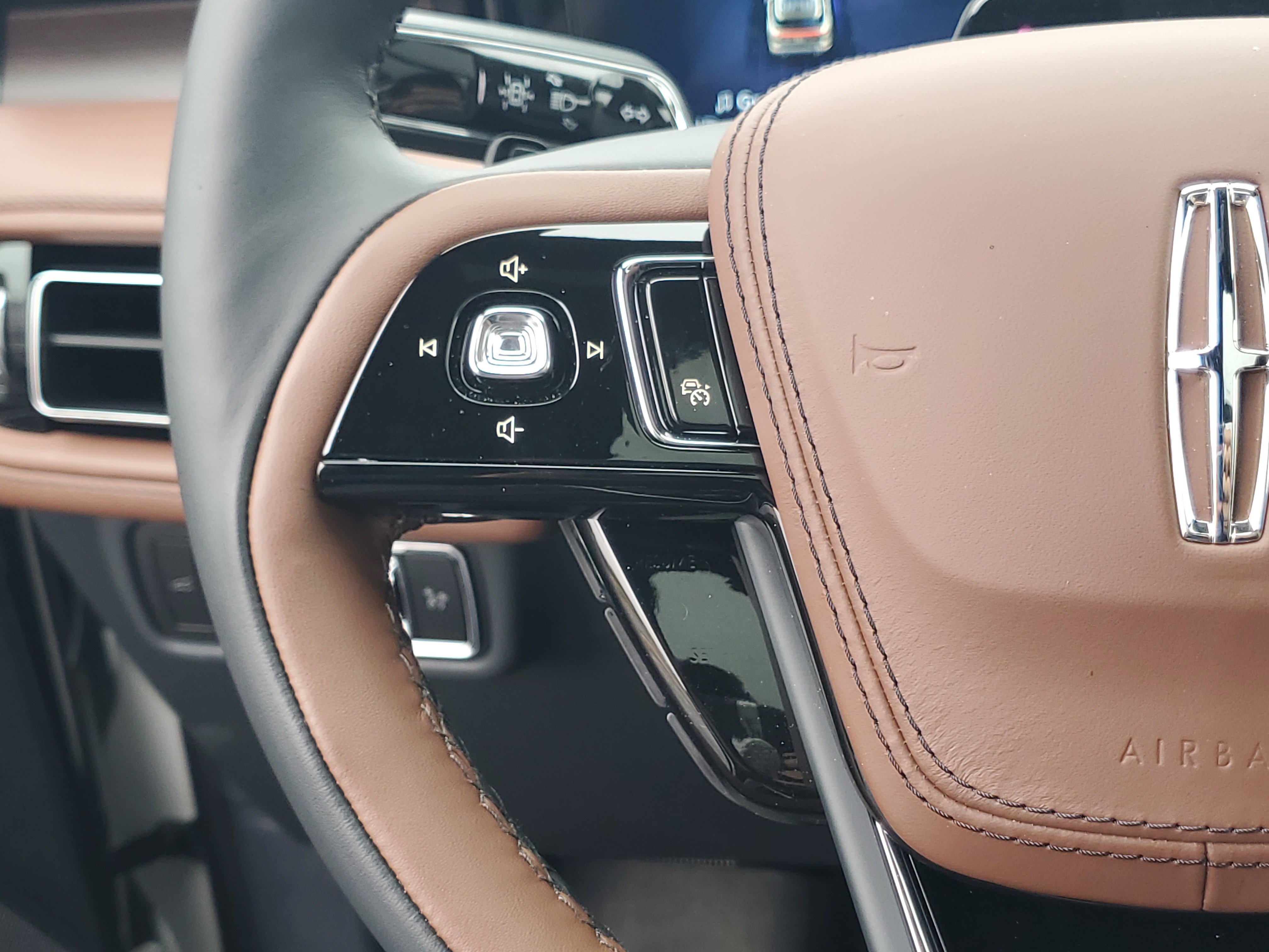 New 2026 Lincoln Aviator Reserve w/ Jet Appearance Package AWD/4WD image 15