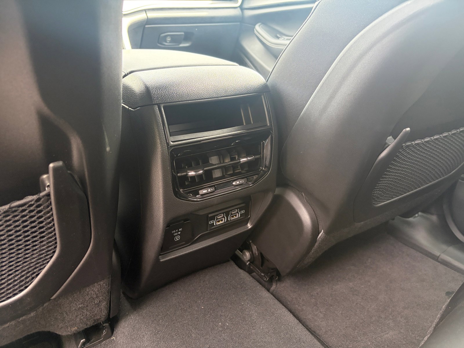 Used 2025 Jeep Grand Cherokee Altitude image 25