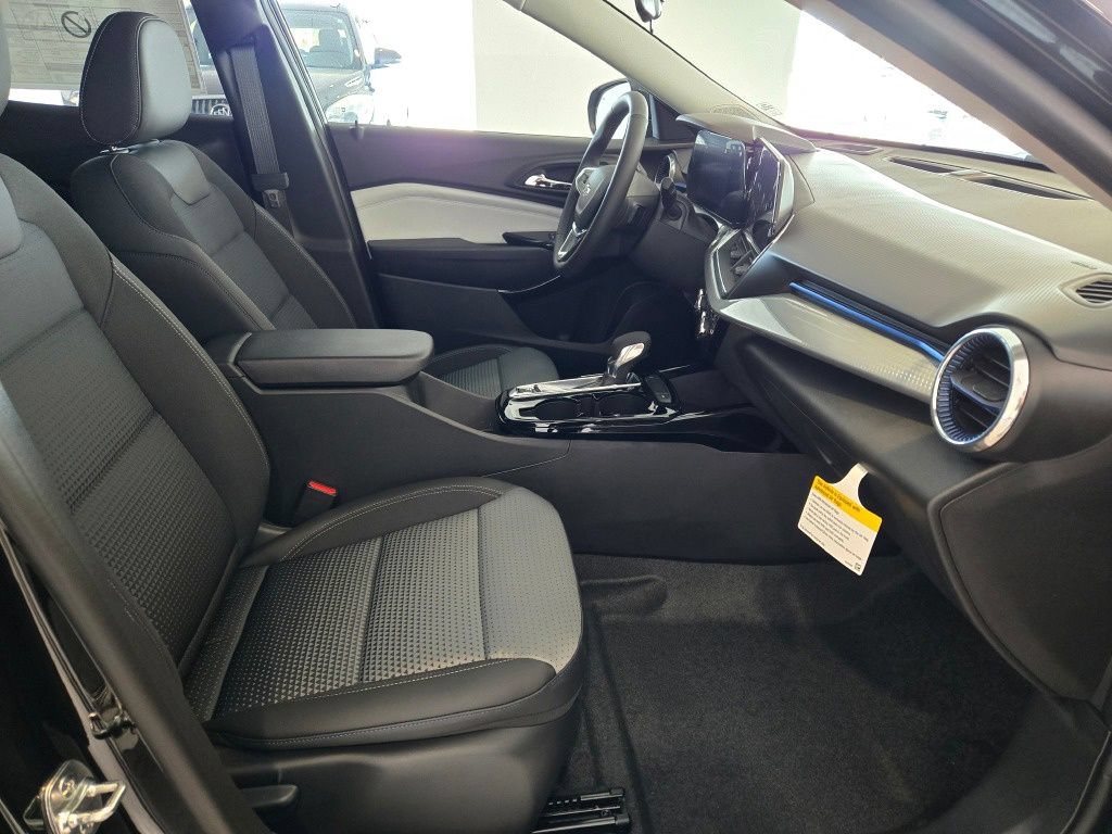 New 2026 Chevrolet Trax LT w/ Driver Confidence Package FWD image 6