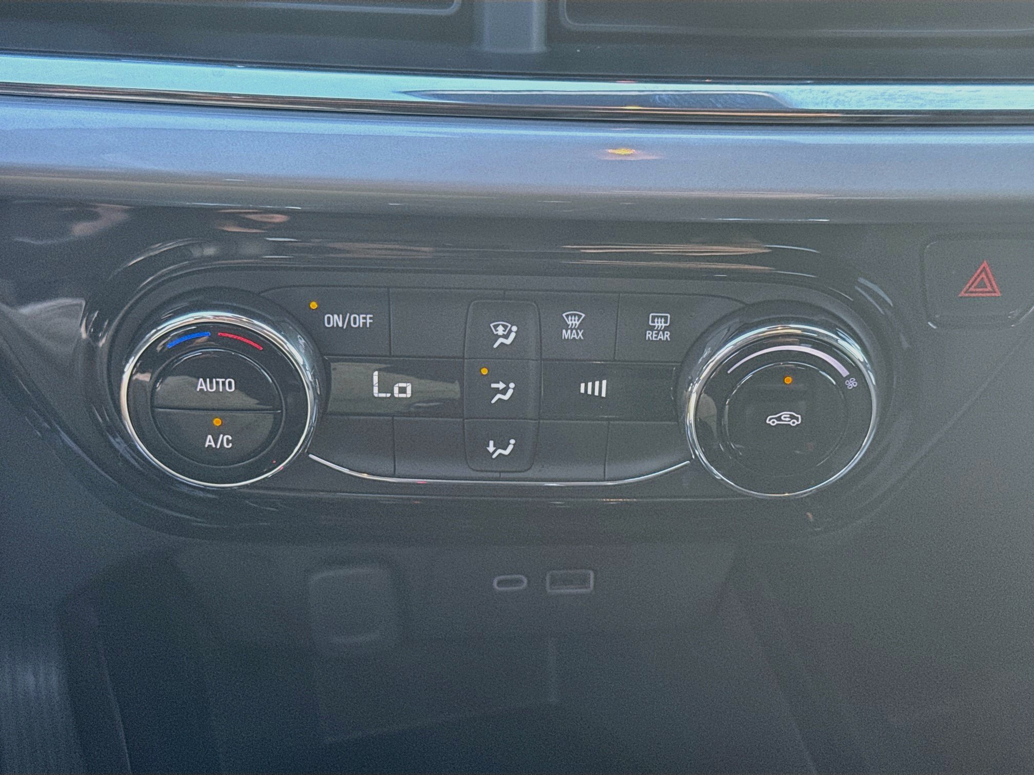 Used 2026 Chevrolet Trax LT FWD image 14