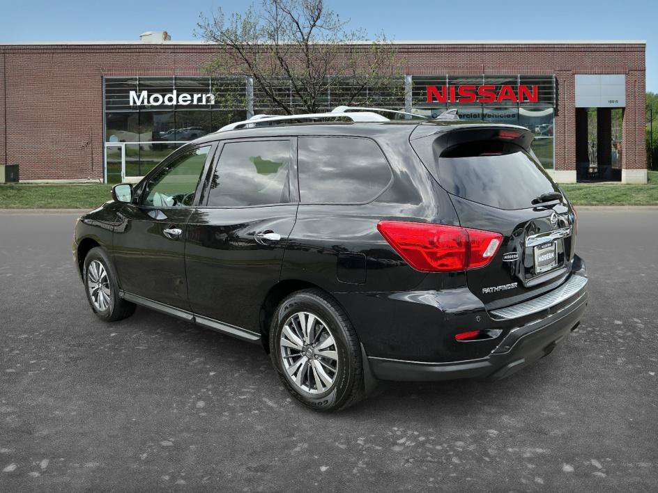 Used 2020 Nissan Pathfinder S AWD/4WD image 2