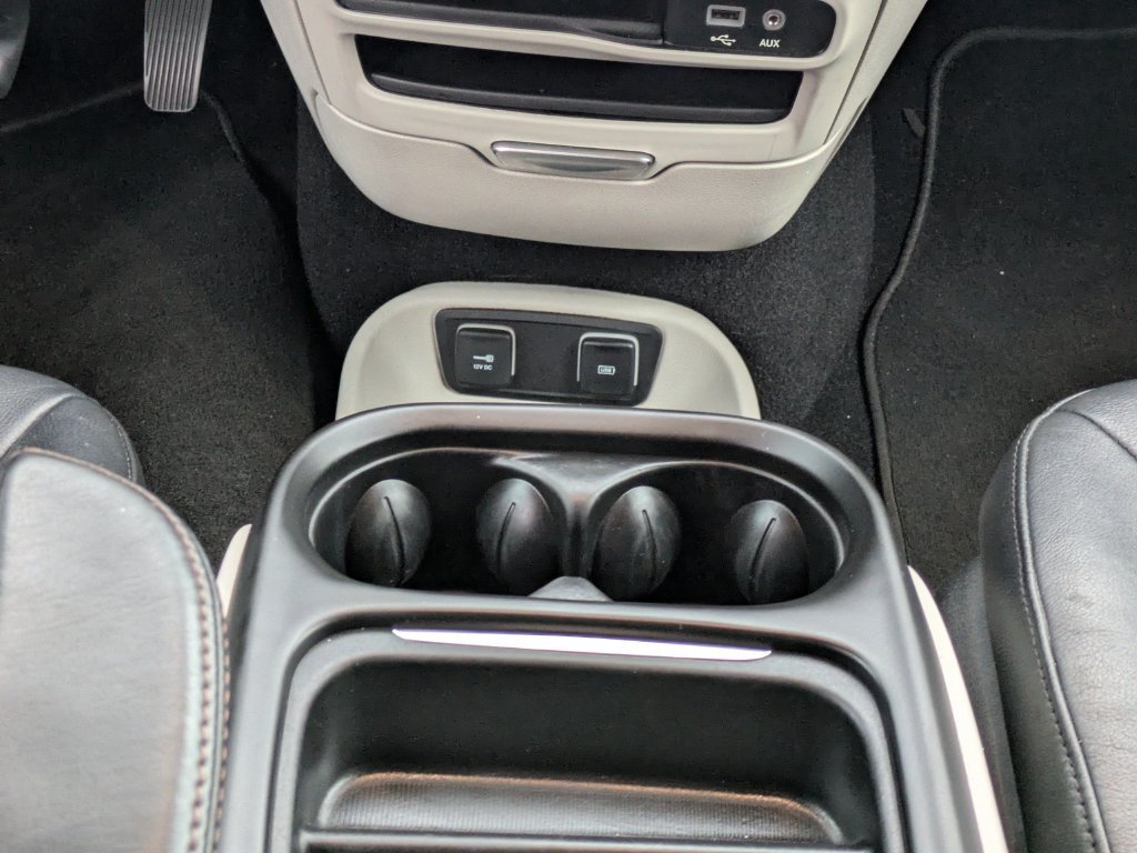 Used 2018 Chrysler Pacifica Touring-L FWD image 21