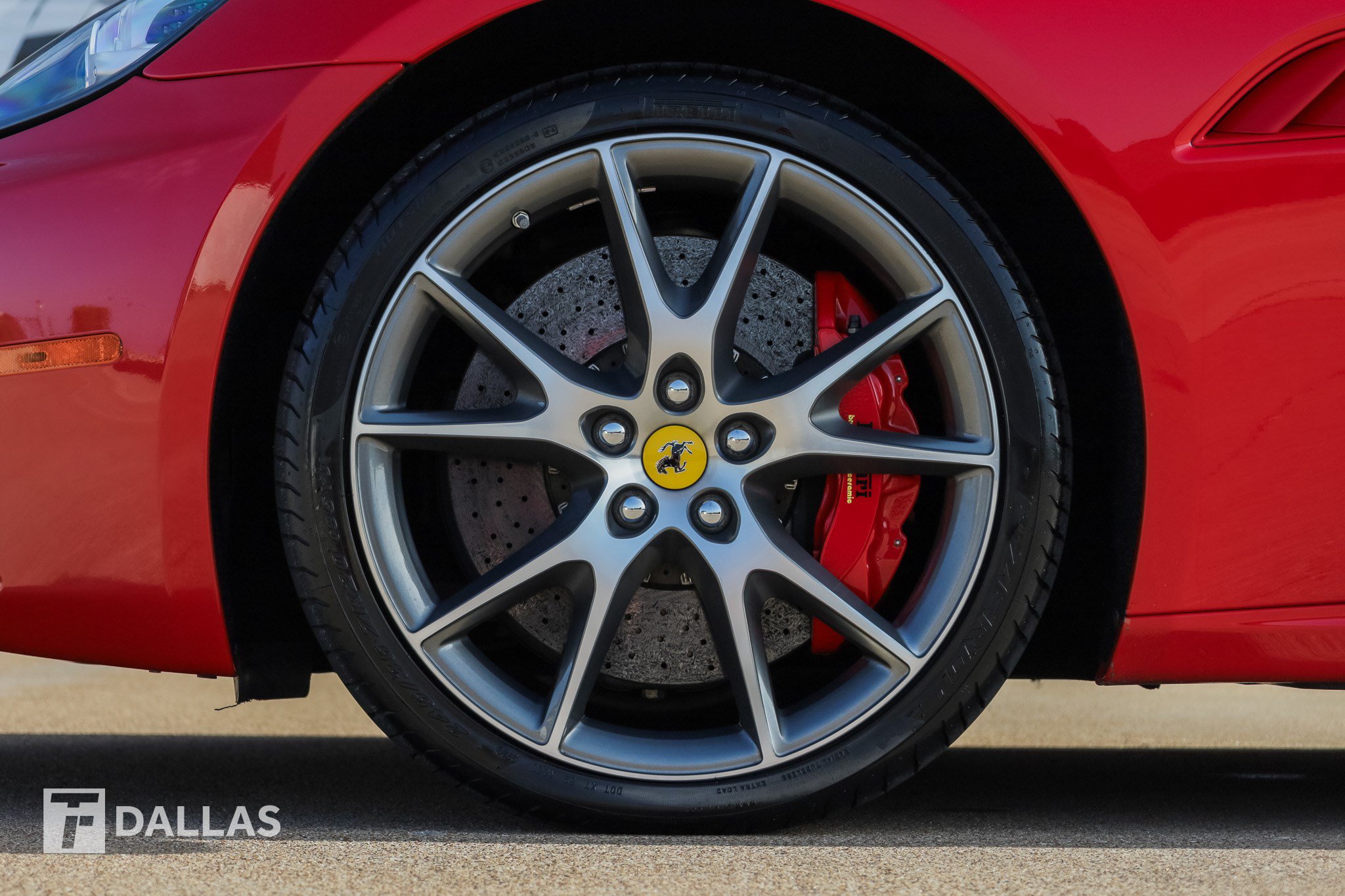 Used 2010 Ferrari California RWD image 8