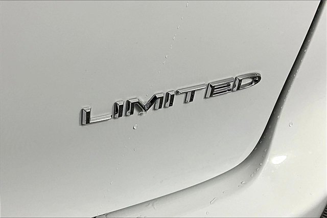 New 2026 Chrysler Pacifica Limited image 10