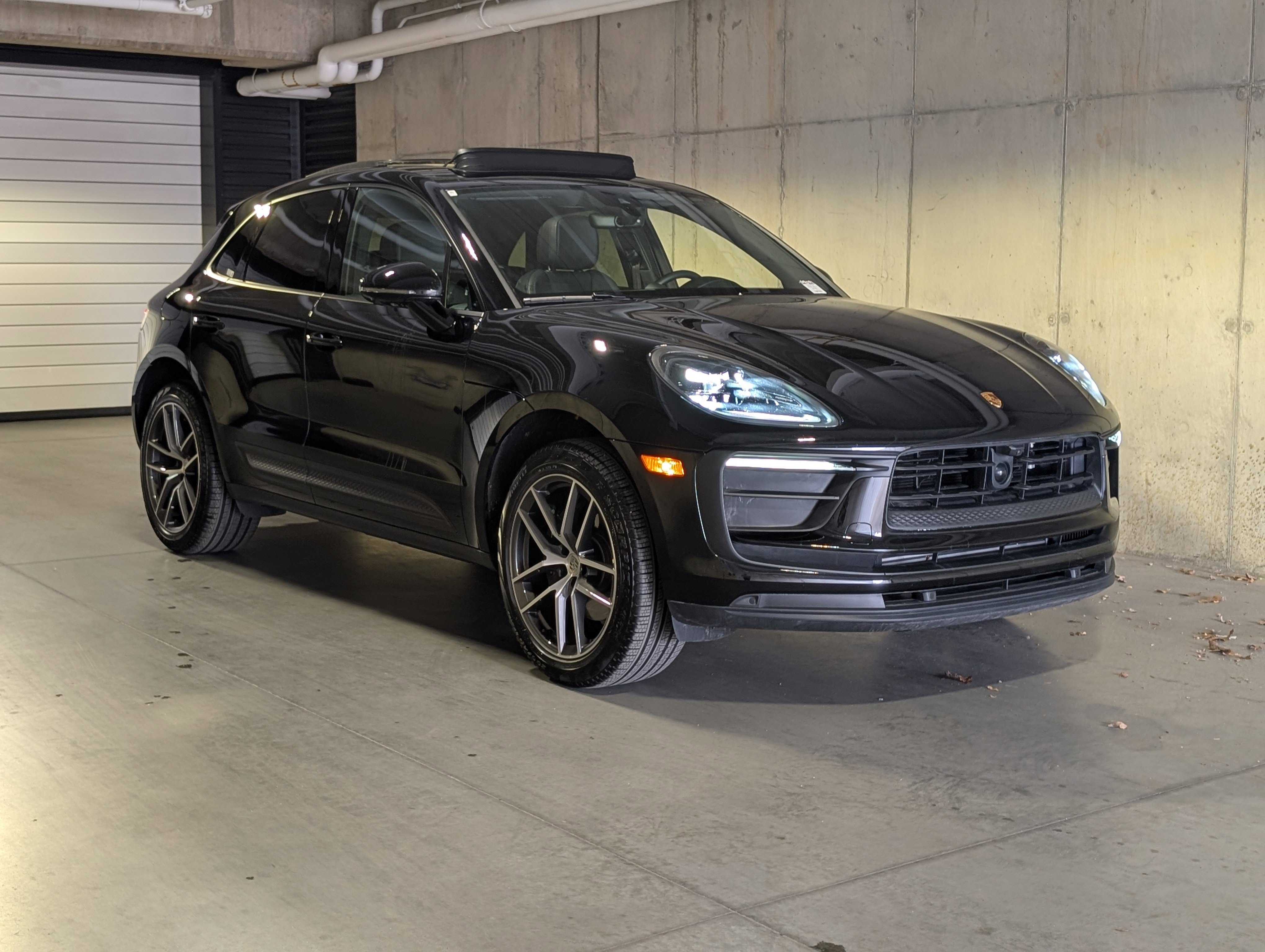Certified 2025 Porsche Macan image 9