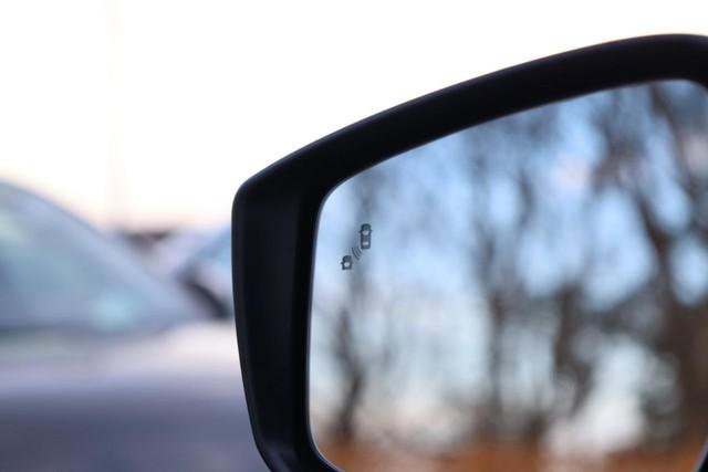 New 2025 Nissan Versa SR w/ Trunk Package image 18