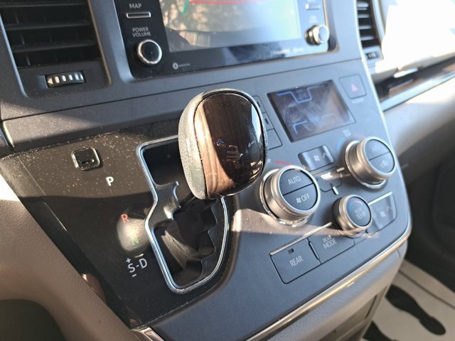 Used 2019 Toyota Sienna XLE Premium image 13