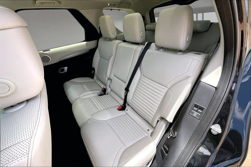 Certified 2025 Land Rover Discovery Dynamic SE AWD/4WD image 26