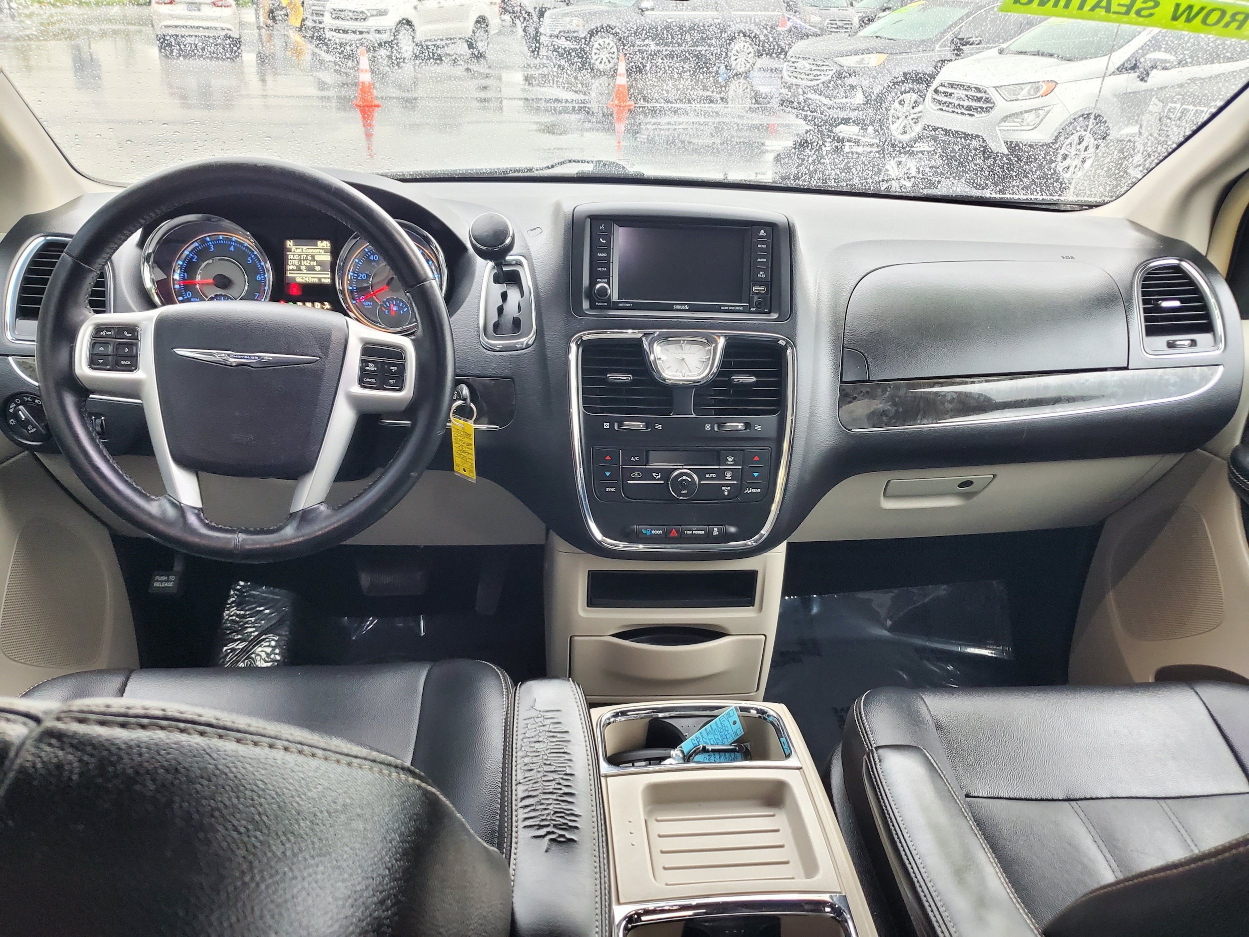 Used 2016 Chrysler Town & Country Touring FWD image 26