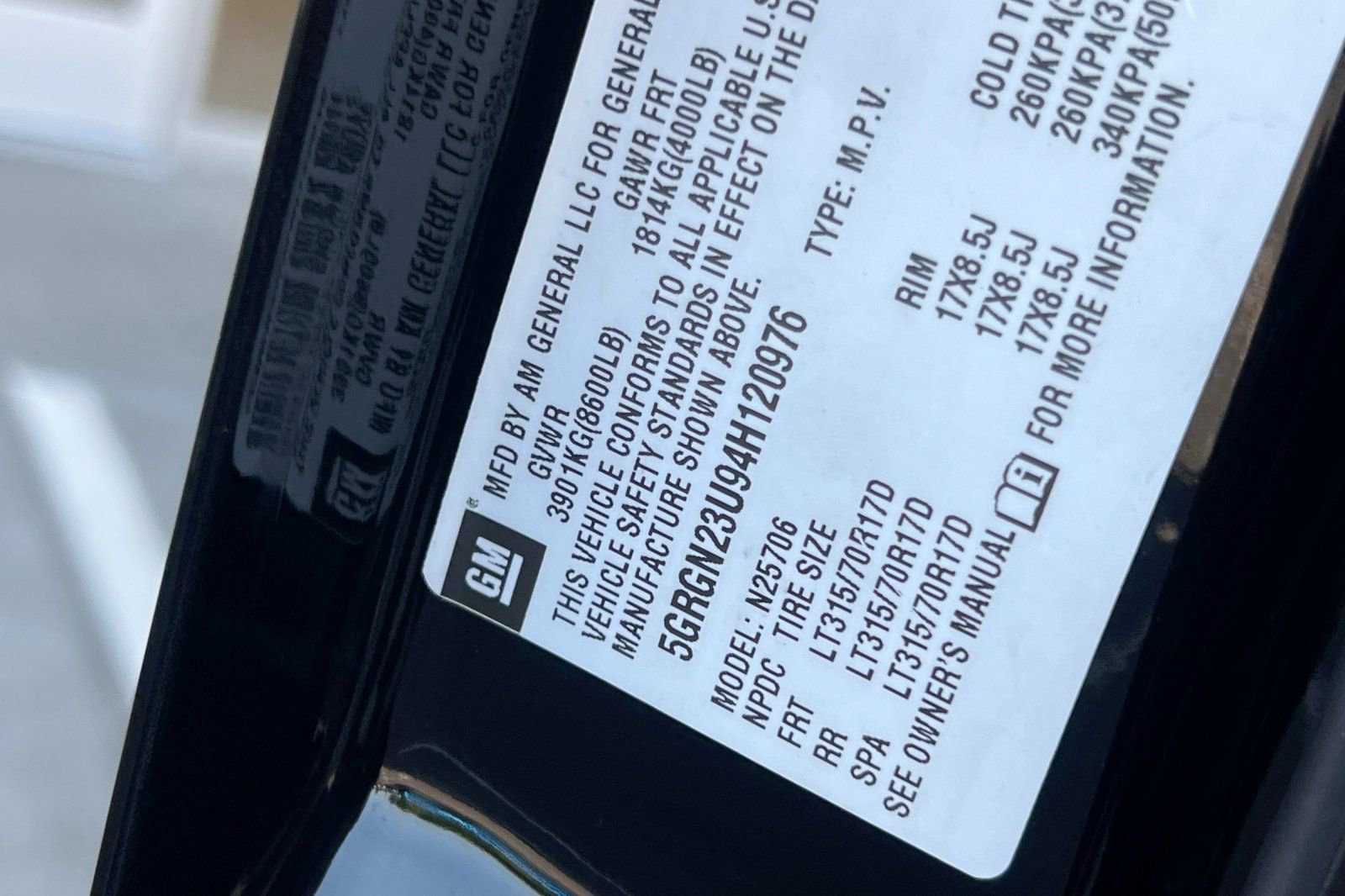 Used 2004 HUMMER H2 w/ Preferred Equipment Group image 26