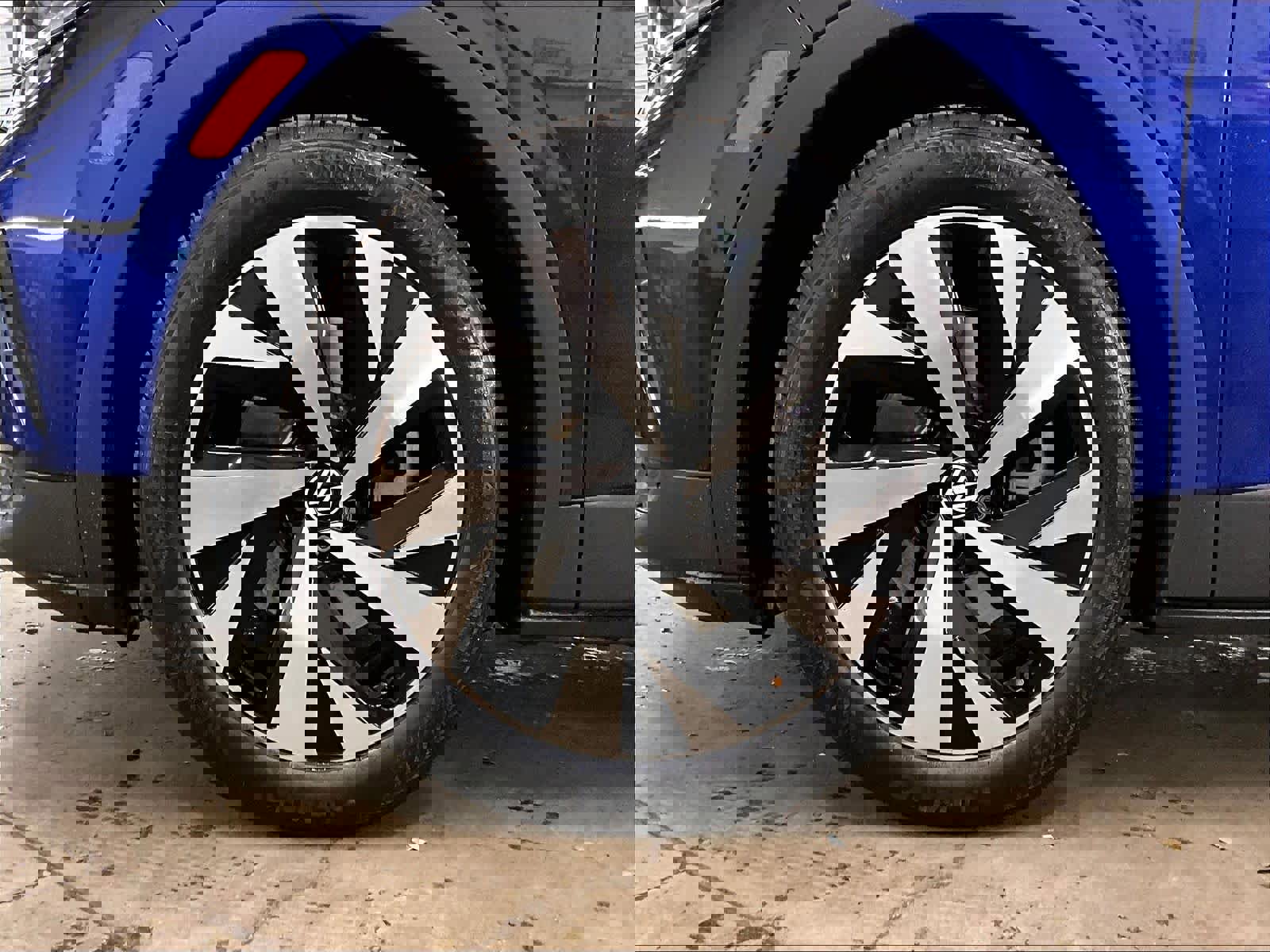 Used 2022 Volkswagen ID.4 Pro S w/ Gradient Package image 11