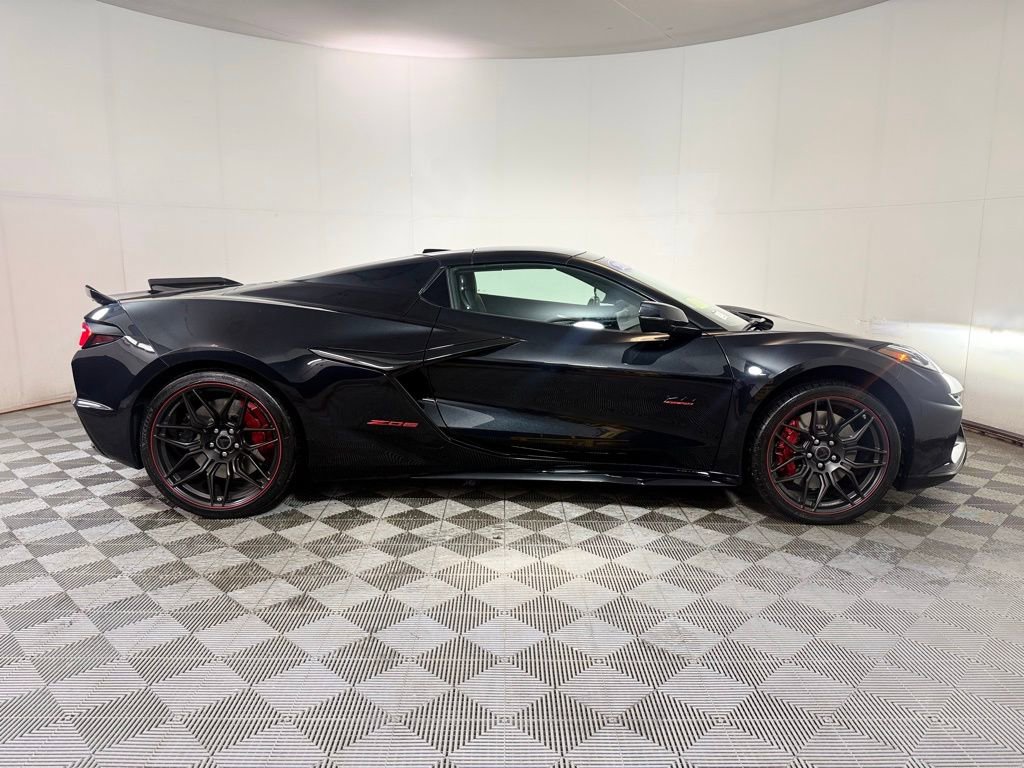 Used 2023 Chevrolet Corvette Z06 image 9