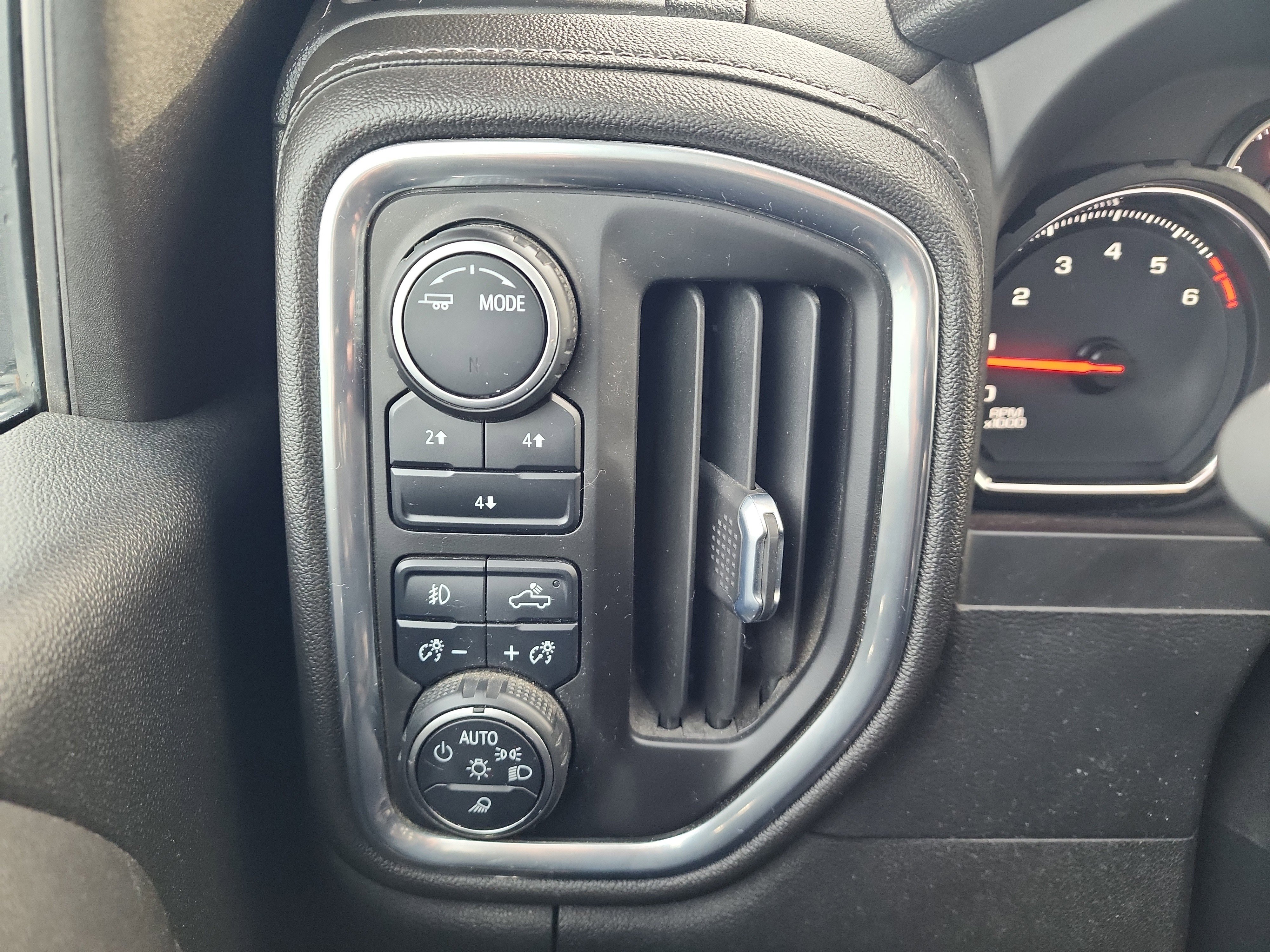 Certified 2022 Chevrolet Silverado 2500 LT w/ Convenience Package image 21