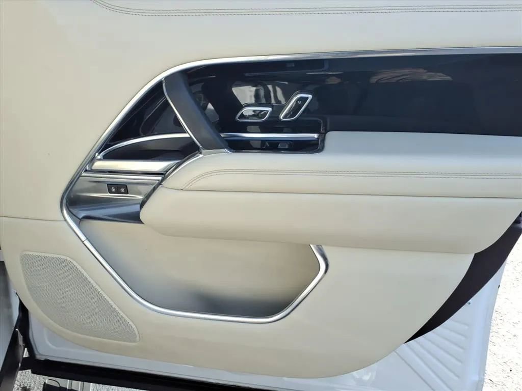 Used 2023 Land Rover Range Rover SE image 10