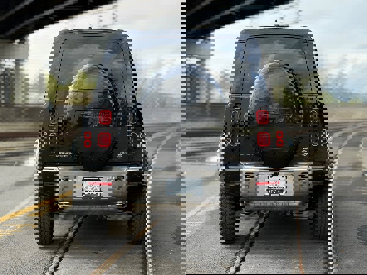 Used 2023 Land Rover Defender 110 S image 5