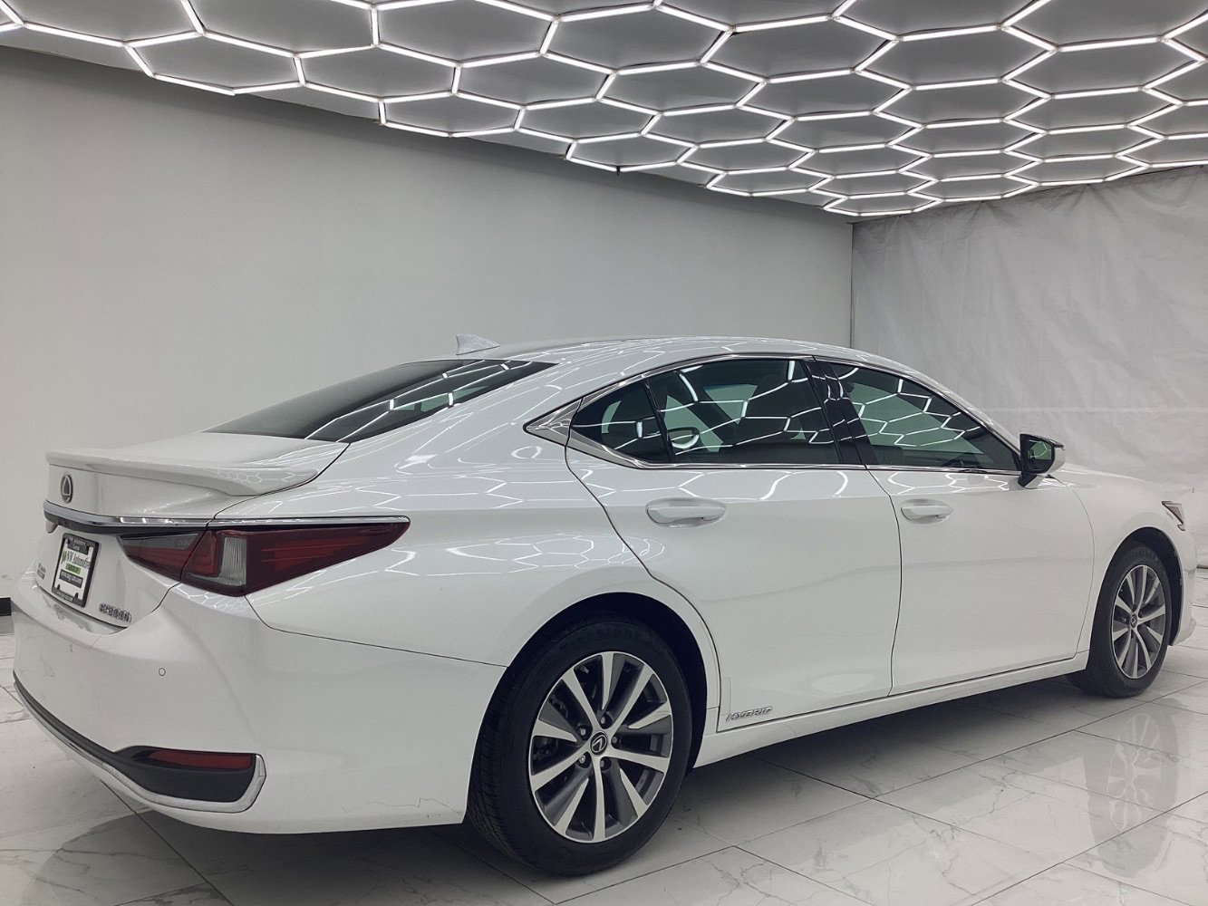 Used 2020 Lexus ES 300h w/ Premium Package image 12