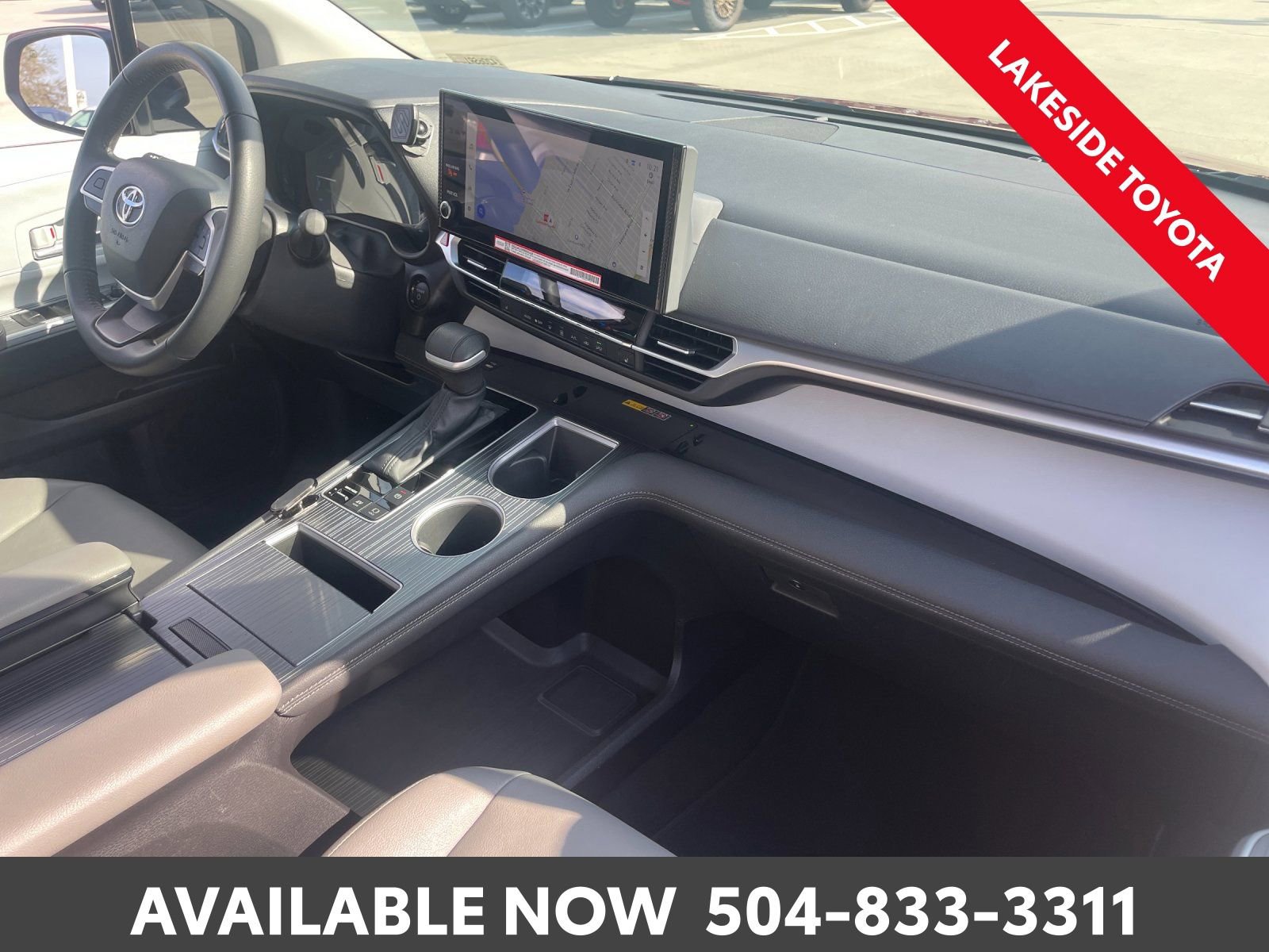 Used 2025 Toyota Sienna XLE image 17
