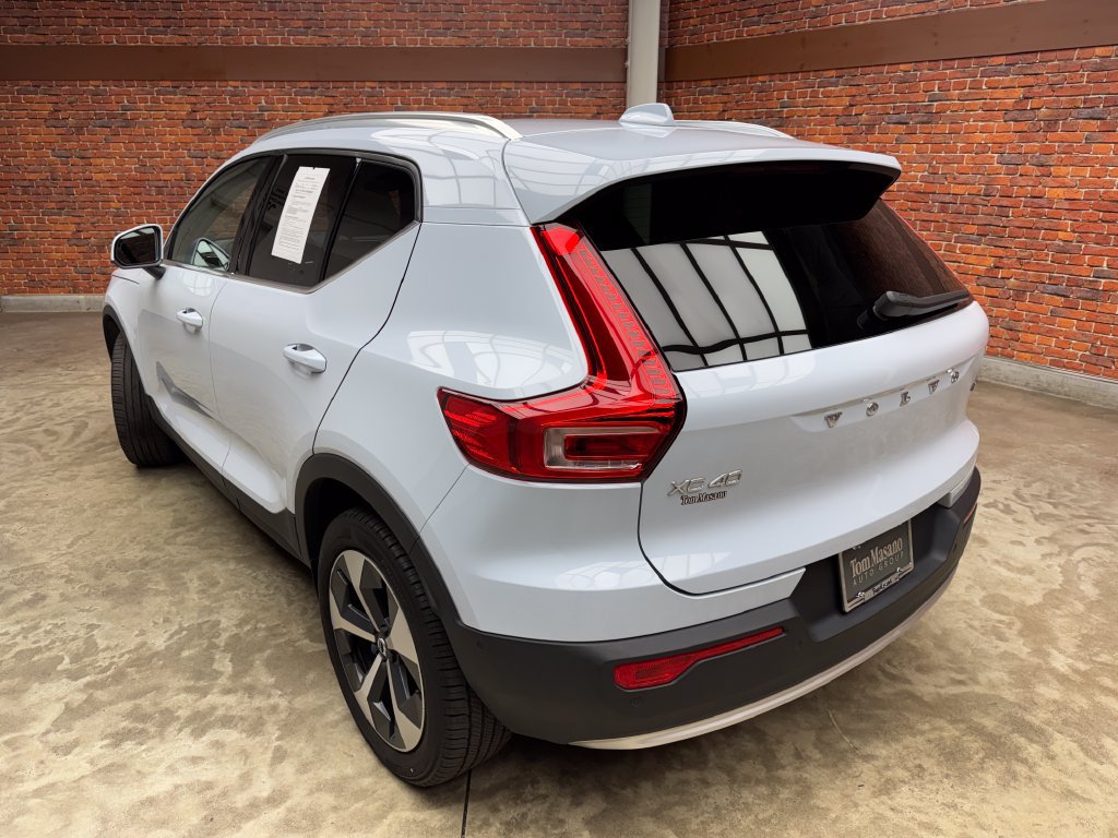 Used 2024 Volvo XC40 B5 Plus w/ Protection Package Premier AWD/4WD image 2