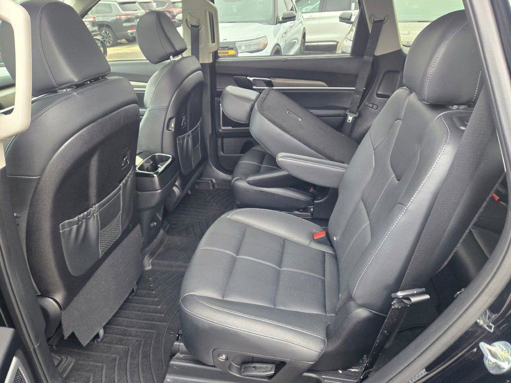 Used 2021 Kia Telluride EX w/ EX Premium Package AWD/4WD image 18
