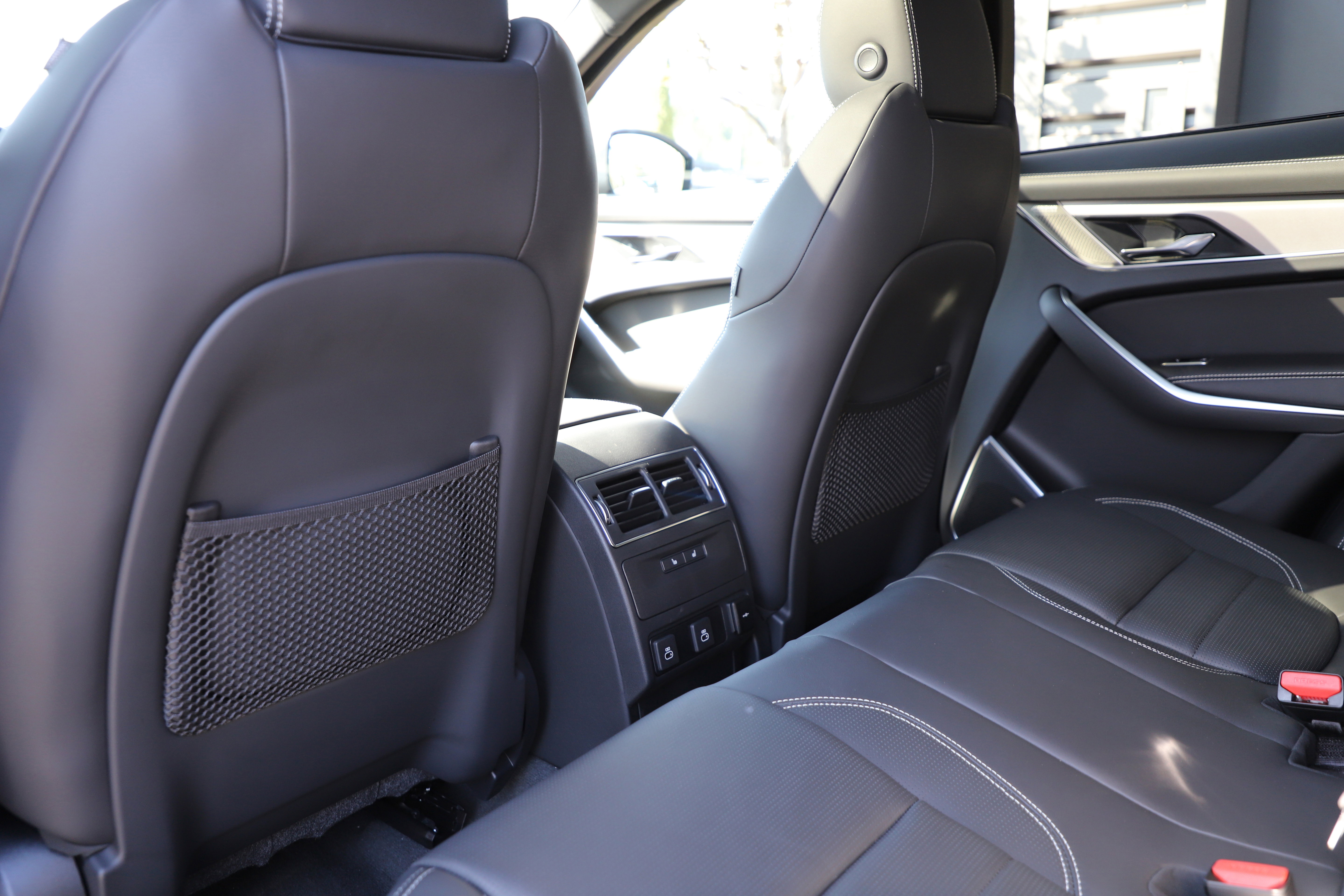 New 2026 Jaguar F-PACE R-Dynamic S image 14