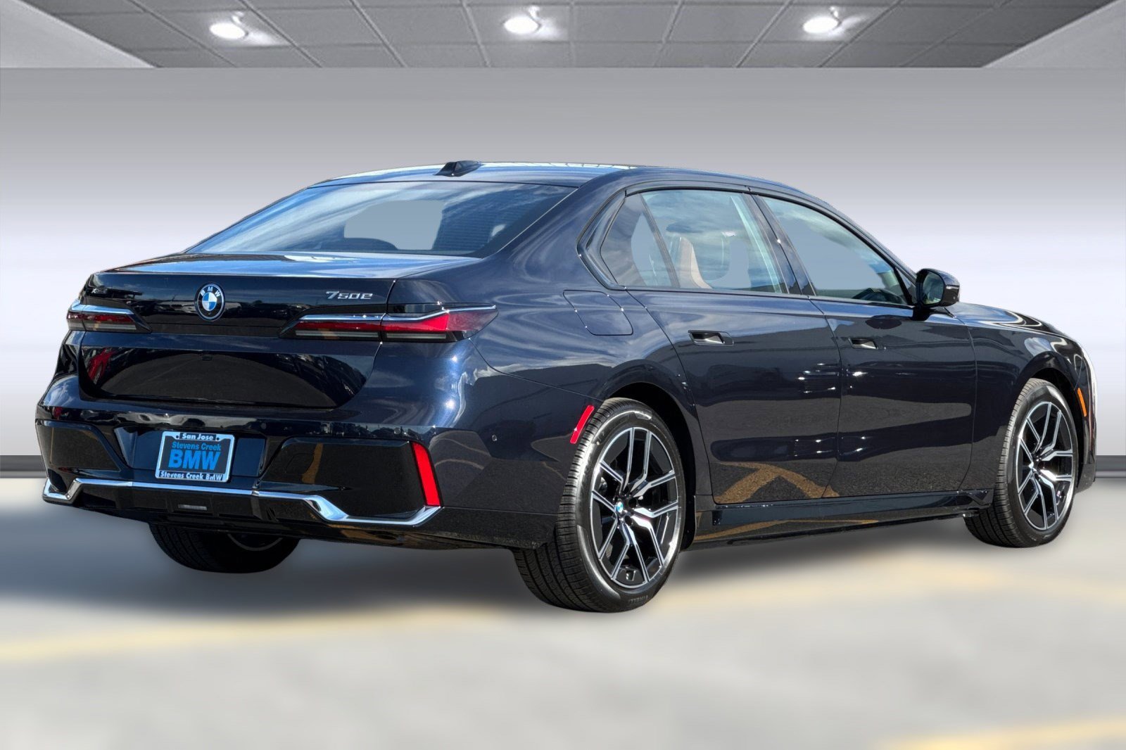 New 2026 BMW 750e xDrive image 9