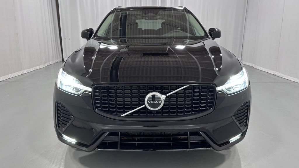 Certified 2025 Volvo XC60 B5 Core AWD/4WD image 3