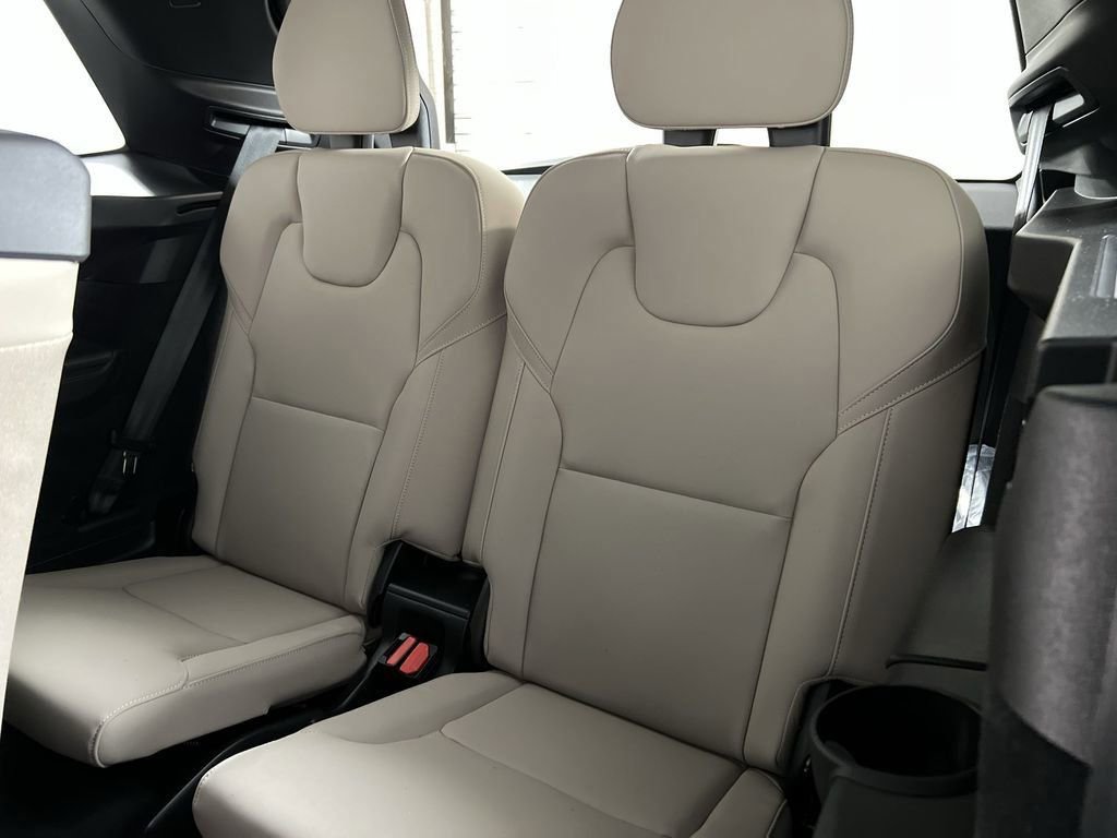 New 2026 Volvo XC90 T8 Plus w/ Protection Package Premier image 23
