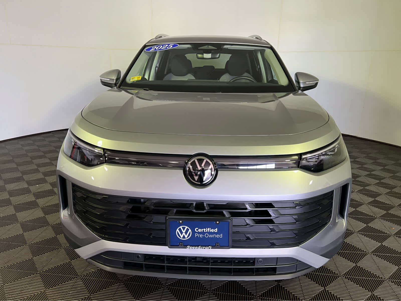Used 2025 Volkswagen Tiguan S AWD/4WD image 2