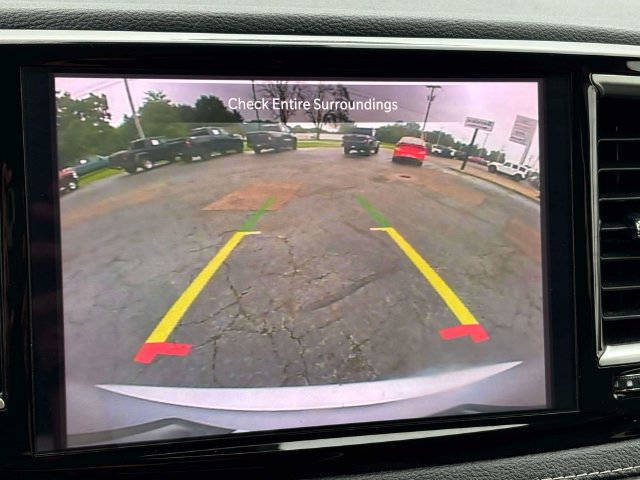 Used 2023 Chrysler Pacifica Touring-L FWD image 19