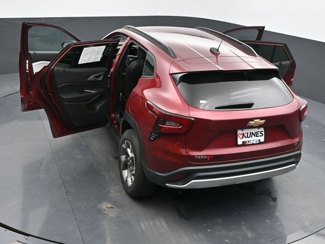 Used 2025 Chevrolet Trax LT image 64