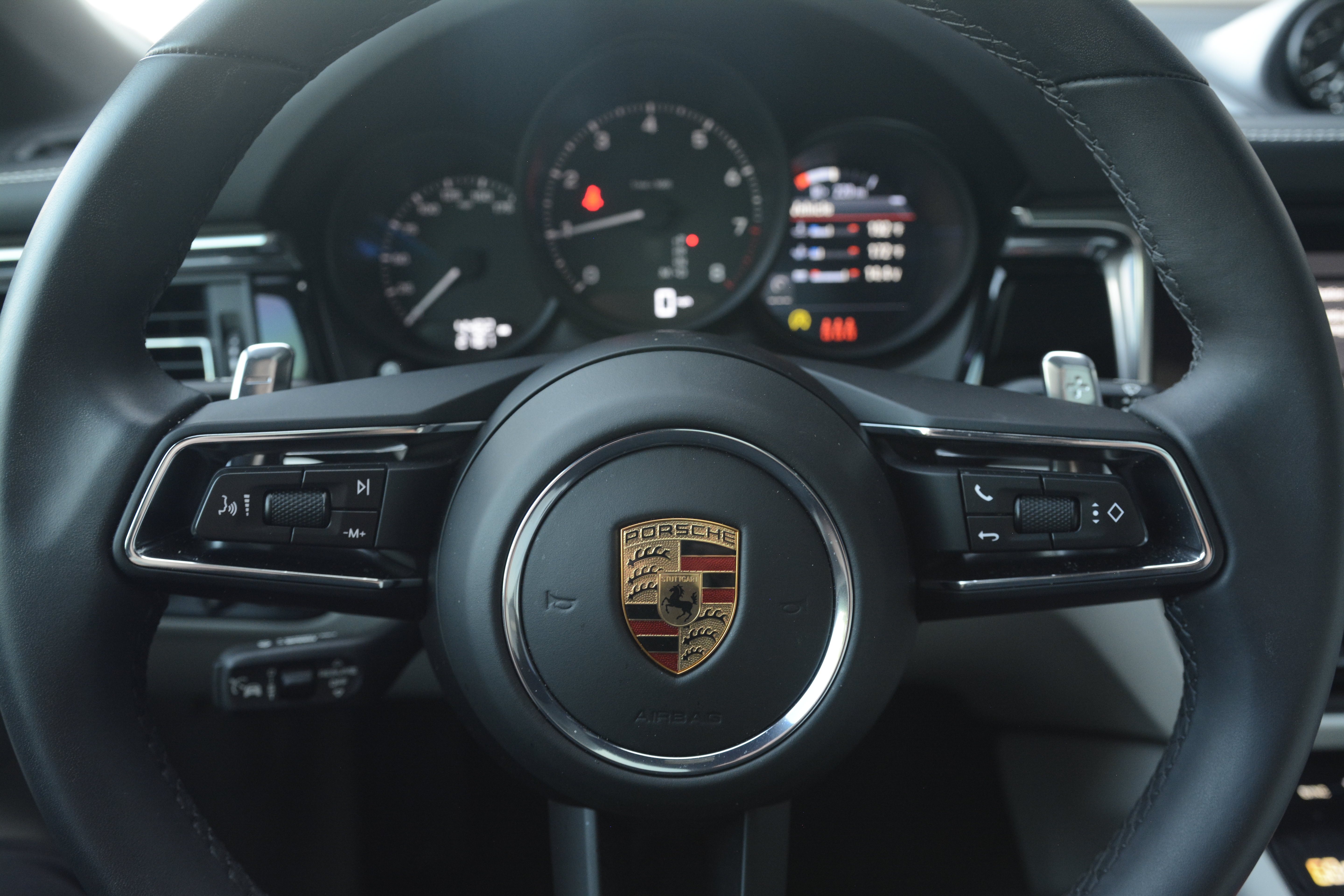 Certified 2026 Porsche Macan AWD/4WD image 16