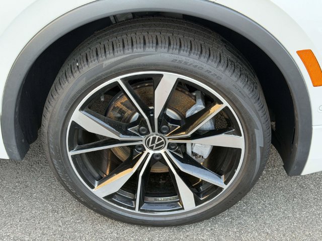 Certified 2023 Volkswagen Tiguan SEL R-Line AWD/4WD image 9