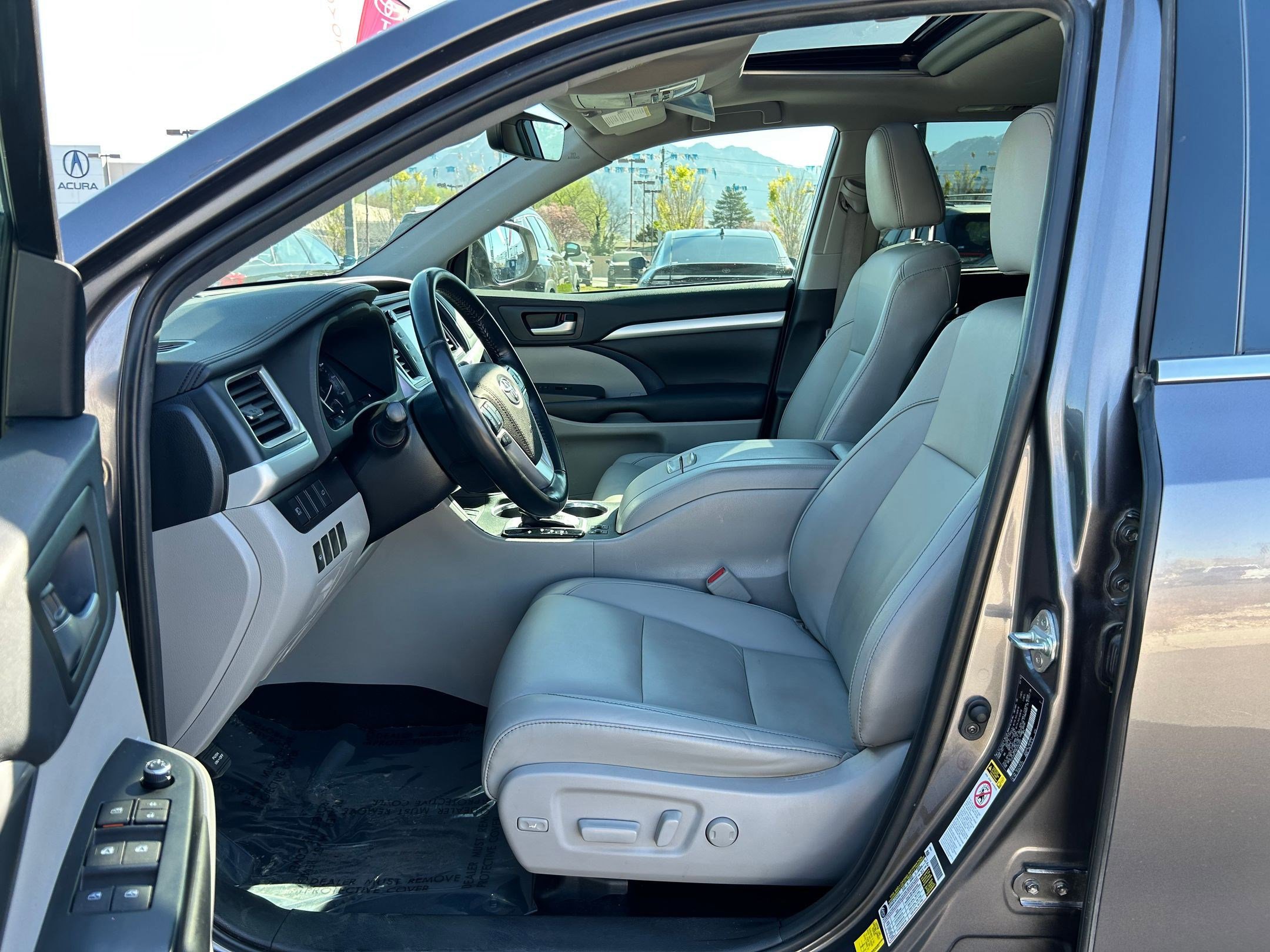 Used 2019 Toyota Highlander XLE image 11