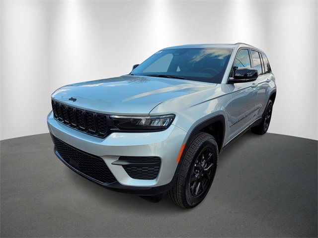 New 2025 Jeep Grand Cherokee Laredo image 2
