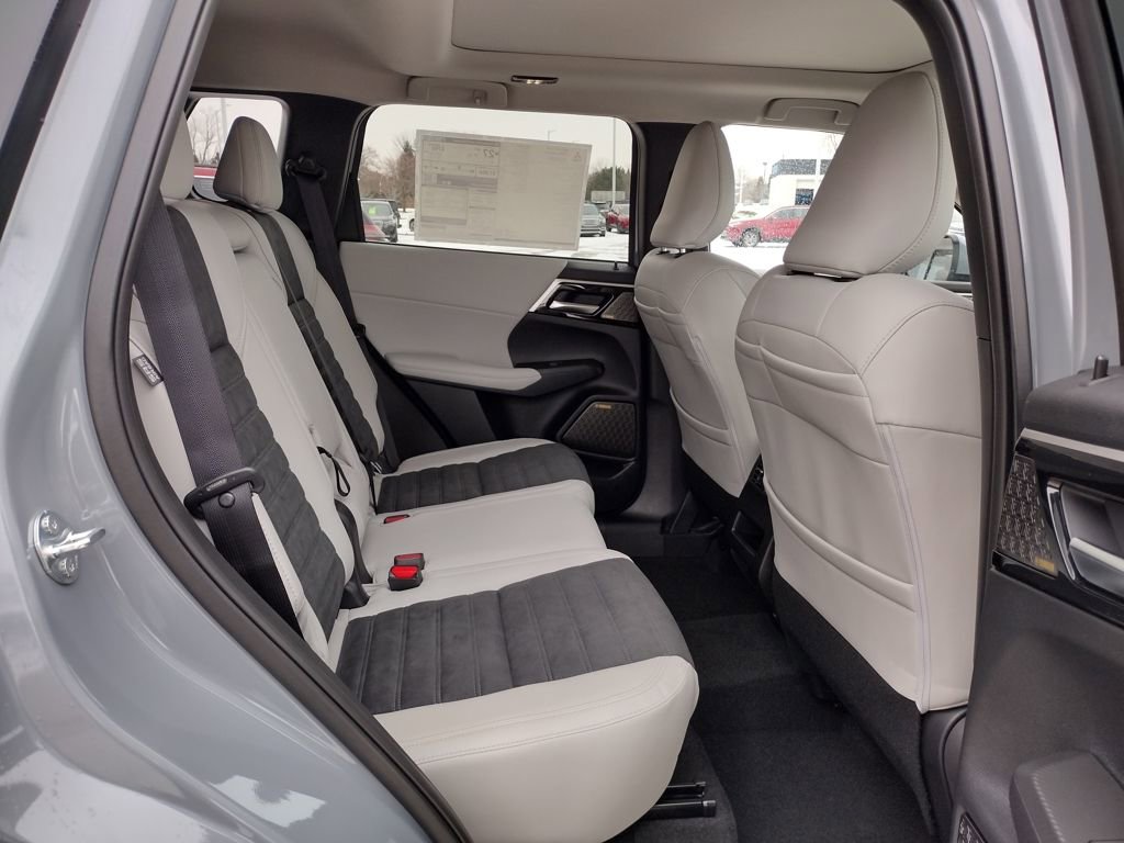 New 2026 Mitsubishi Outlander SE image 10