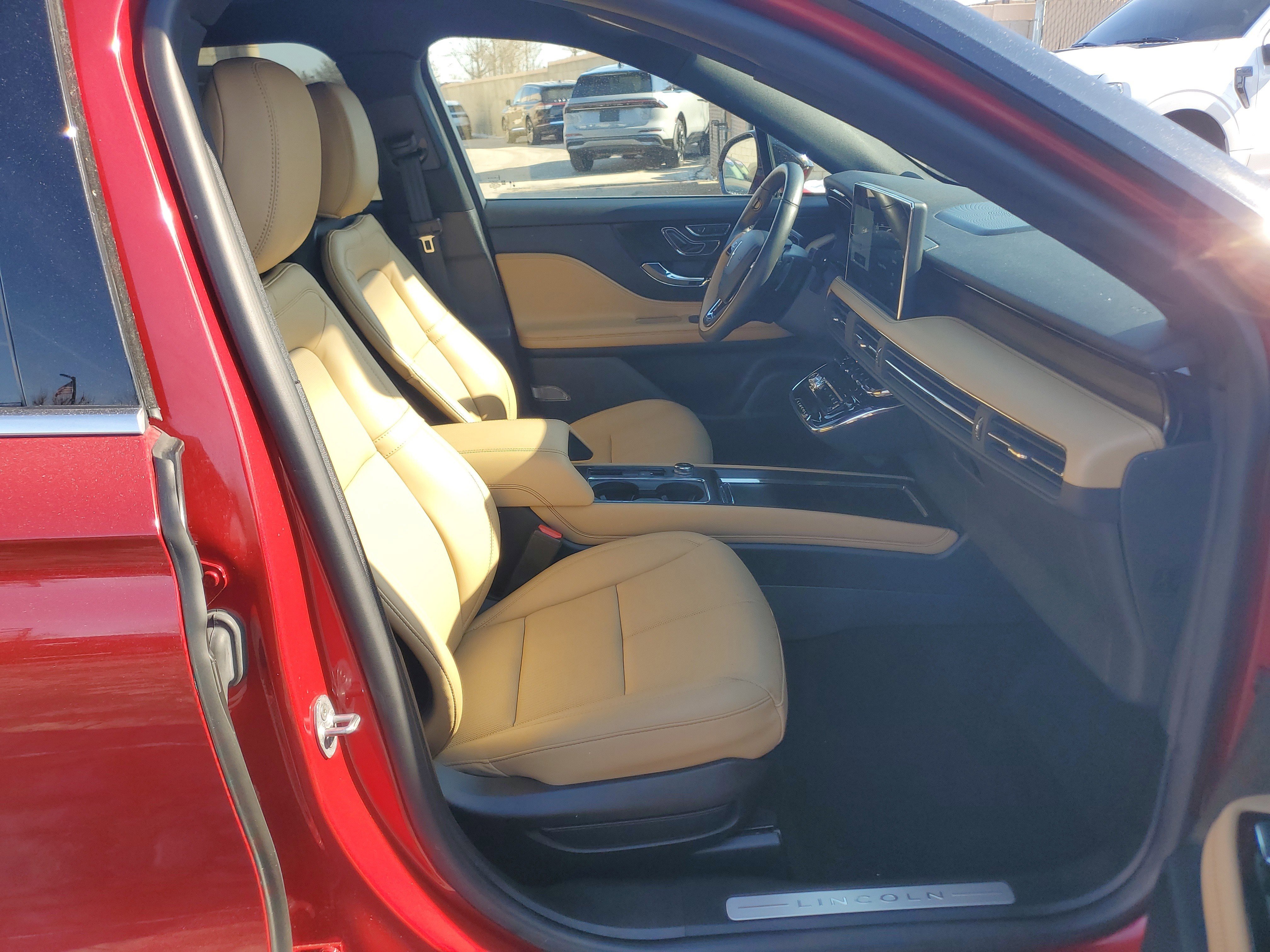 Certified 2023 Lincoln Corsair Reserve w/ Equipment Group 201A image 9