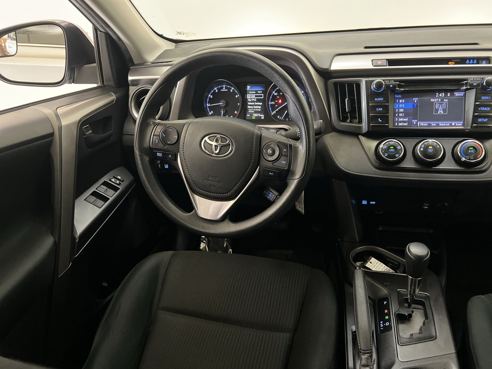 Used 2018 Toyota RAV4 LE w/ All Weather Liner Package AWD/4WD image 33