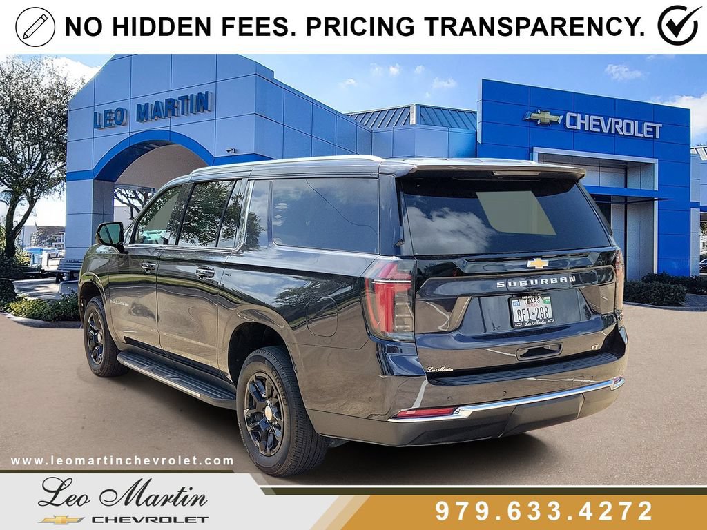 Used 2025 Chevrolet Suburban LT RWD image 4